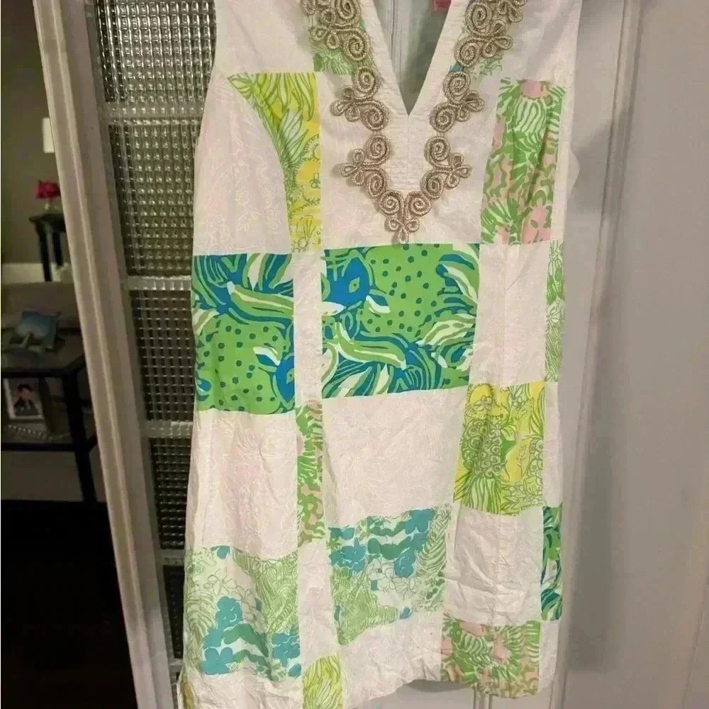 Lilly Pulitzer sleeveless dress with embroidered V-Neck Line. Size 6